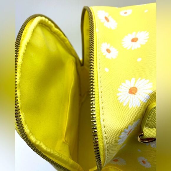 LD Like Dreams Women’s Lemon Yellow Daisy Backpack NWOT - Picture 8 of 10